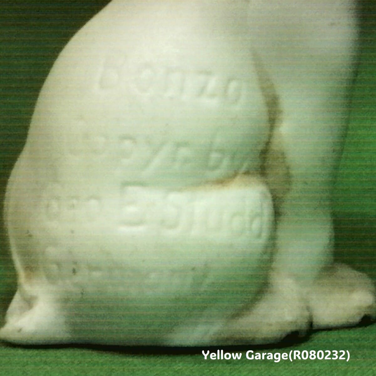 1920年代イギリスの人気漫画家 George E. Studdy によって生み出されたフレンチブルドッグのキャラクター「BONZO(ボンゾ)」のアンティーク陶器フィギュアです_文字アップ