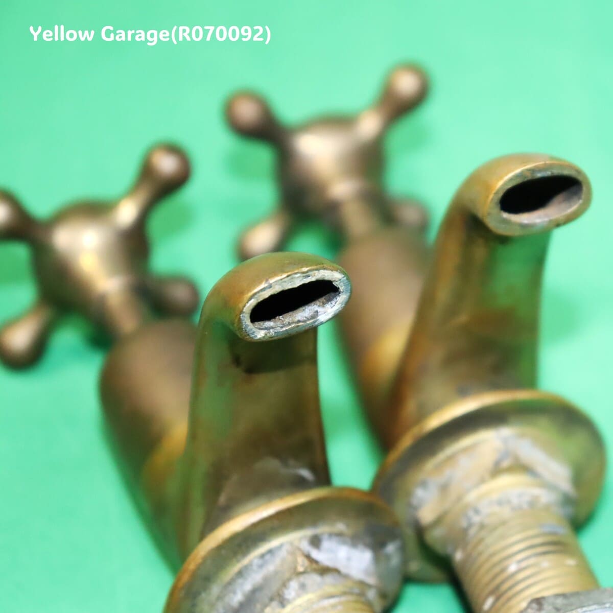 ヴィクトリアンスタイル 真鍮製アンティーク蛇口(HOT & COLD ペア)