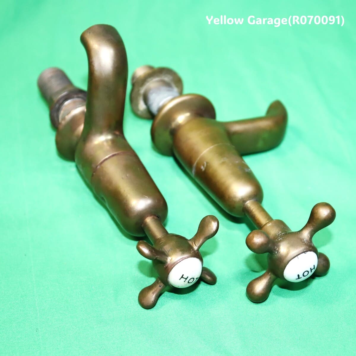 アンティーク真鍮製蛇口セット(HOTラベル付き・2本組)|イギリス製推定