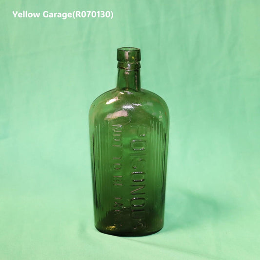 希少なグリーンガラスのアンティークボトル_正面
