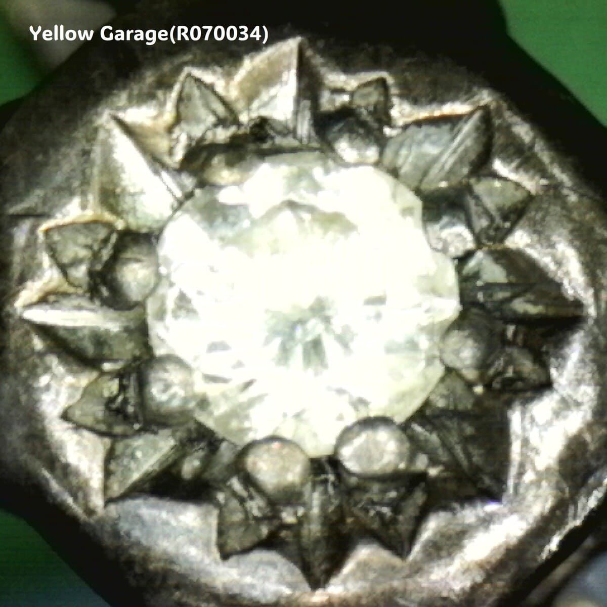 ヴィンテージイギリス製 9金 ダイヤモンドリング(専用ケース付き)