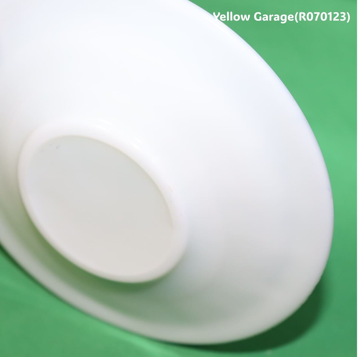 フランス製の乳白色ガラスで作られたヴィンテージのカップ&ソーサーセット_ソーサー底