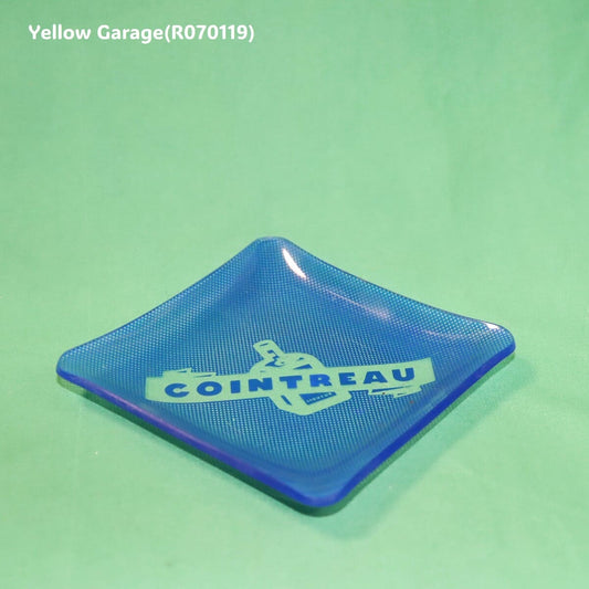 フランスの有名オレンジリキュール「COINTREAU(コアントロー)」のロゴがデザインされたヴィンテージのガラス製トレイ_全体