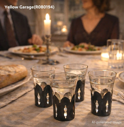 透明感のあるガラスにシルバー調の袴（はかま）を合わせた趣深いアンティークグラス4個セット_AI