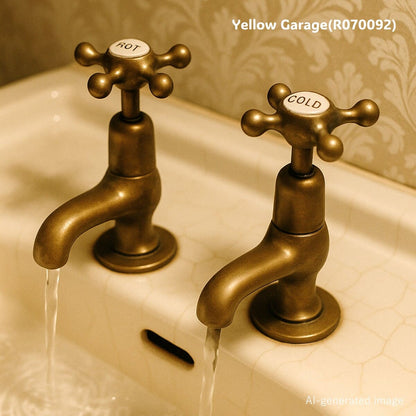 ヴィクトリアンスタイル 真鍮製アンティーク蛇口（HOT & COLD ペア）