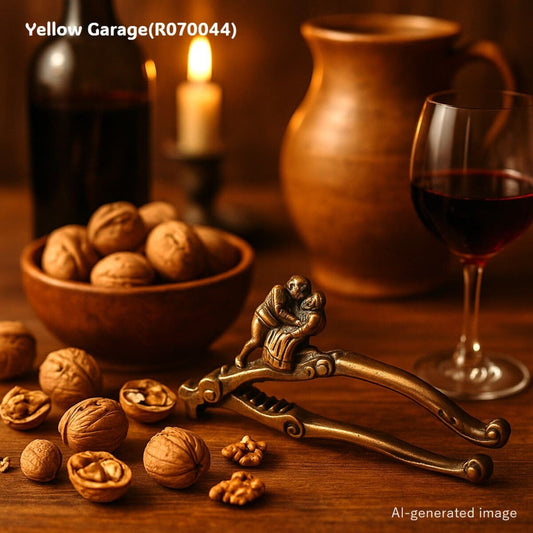 アンティーク 真鍮製ナッツクラッカー／抱擁する男女モチーフAI