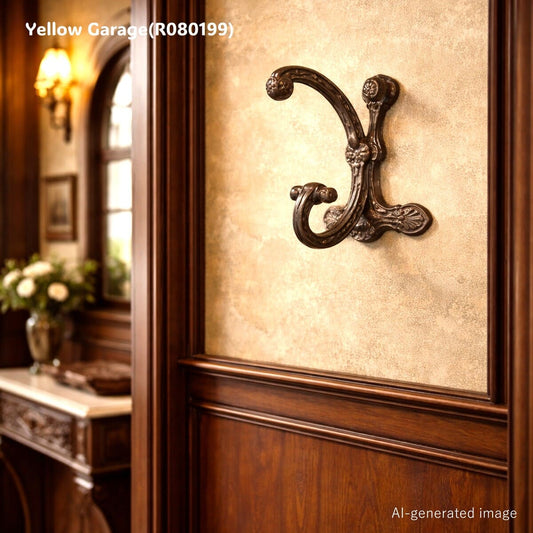 繊細な装飾が施された鋳鉄製のアンティーフック＿AI