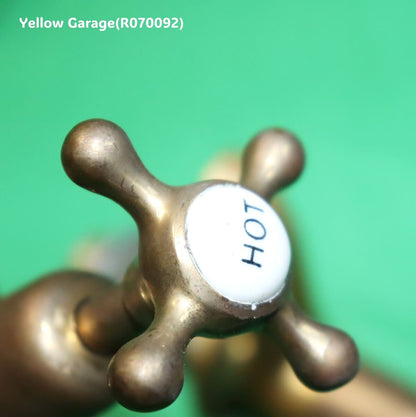 ヴィクトリアンスタイル 真鍮製アンティーク蛇口（HOT & COLD ペア）