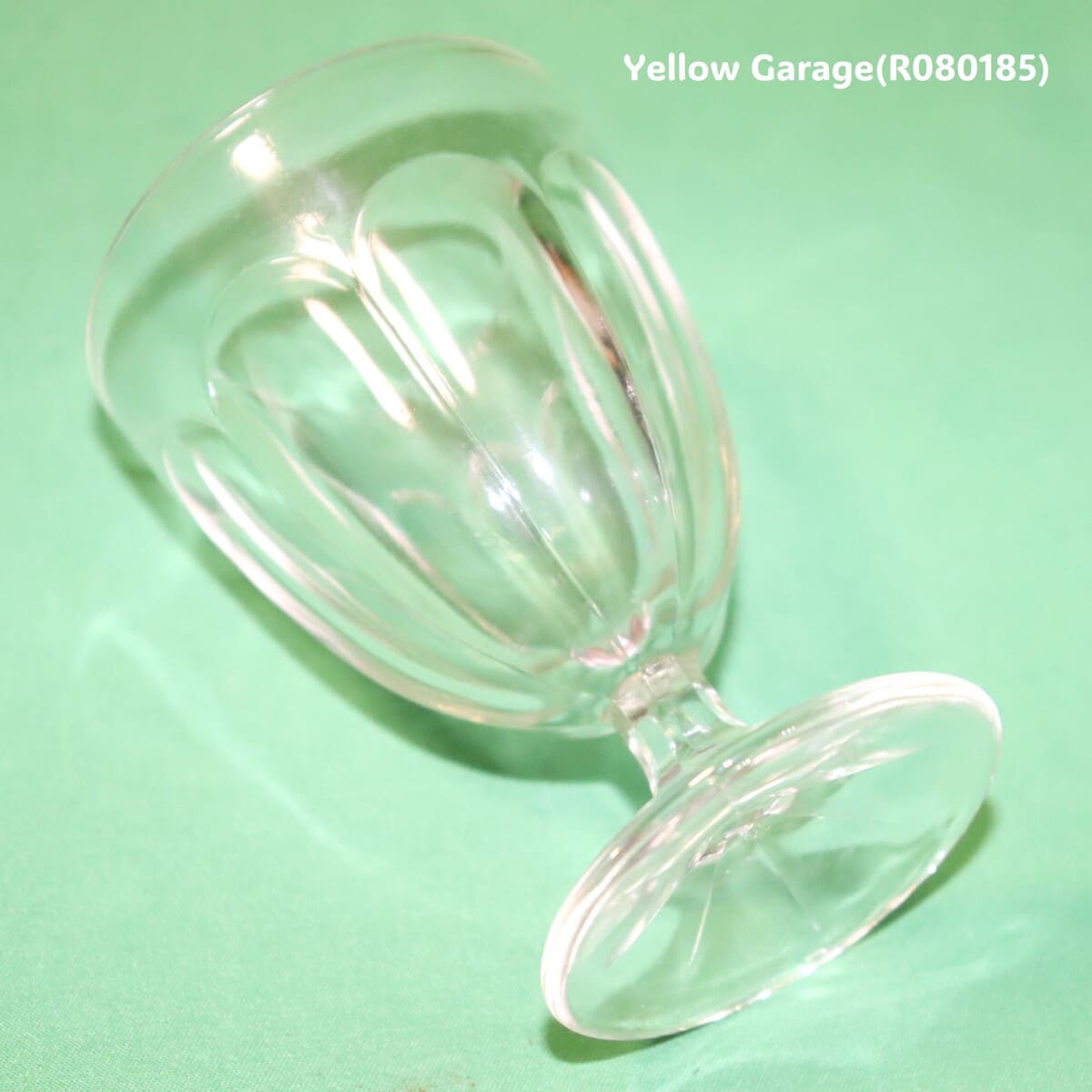 フランスの老舗ガラスメーカー「リュミナルク」によるクラシカルなデザインのワイングラス6客セット_口左上アップ