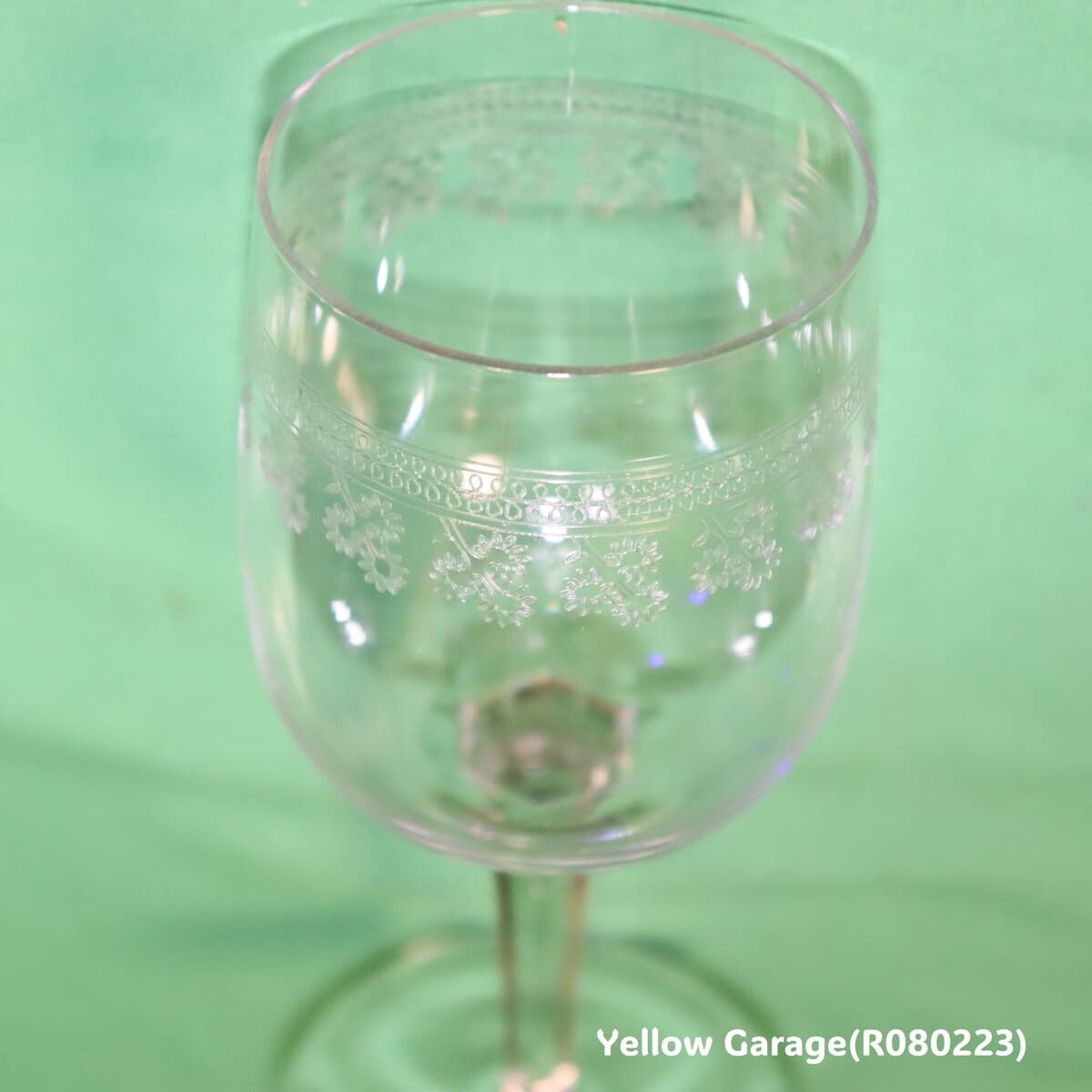 フランスを代表するクリスタルブランドオールドバカラによる「ポンパドール」シリーズのアンティーク・ウォーターグラ＿模様上アップ