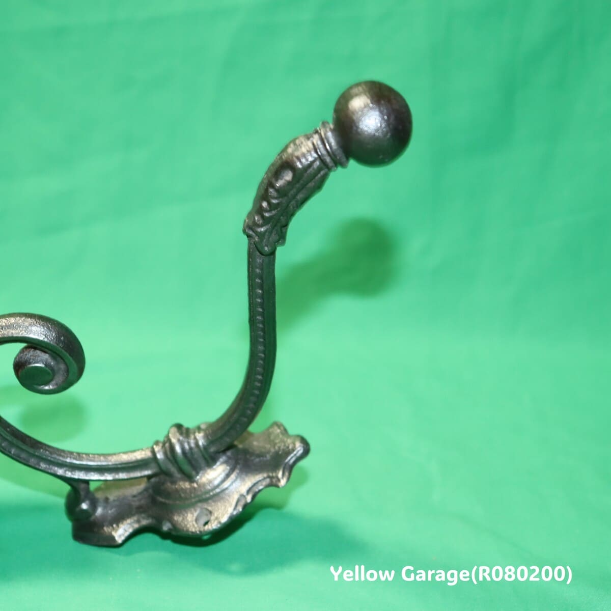 19世紀末から20世紀初頭にかけてヨーロッパの家庭玄関で実際に使われていたアンティークの壁付けフック_帽子部アップ