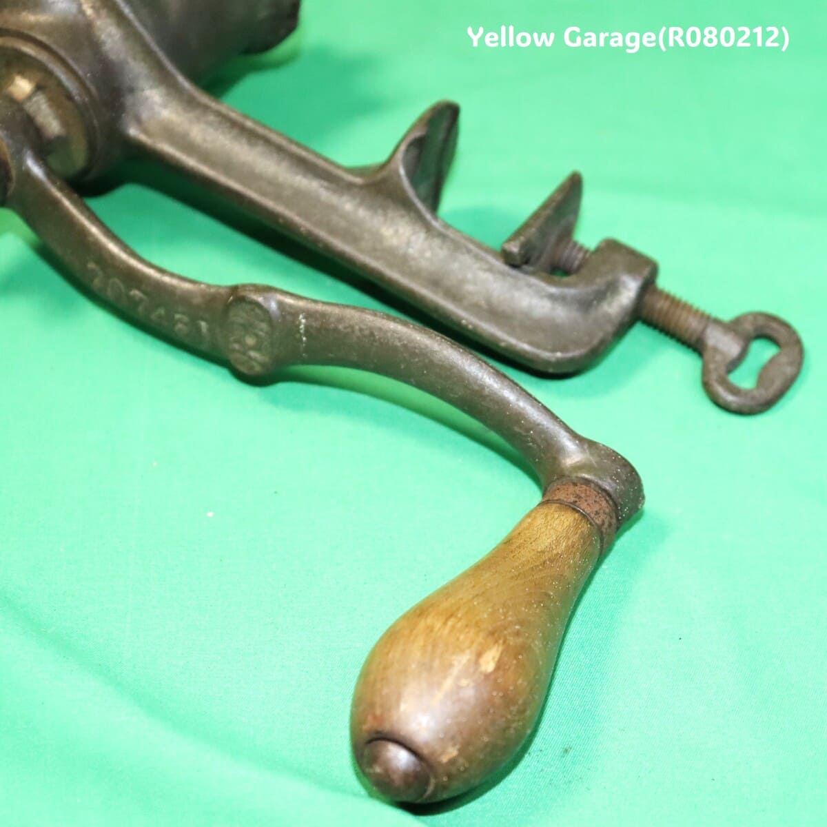 20世紀初頭の英国で使用されていたと考えられるSPONG（スポング）社製 アンティーク・ミートグラインダー＿アップ取っ手