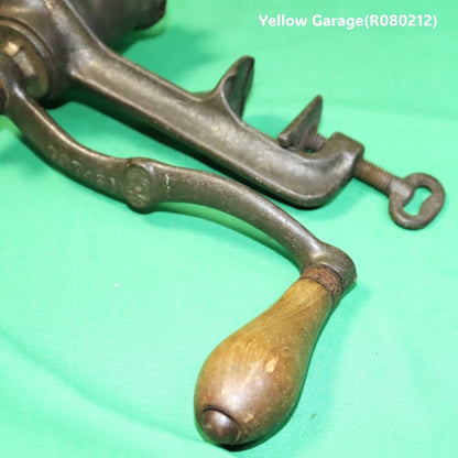 20世紀初頭の英国で使用されていたと考えられるSPONG（スポング）社製 アンティーク・ミートグラインダー＿アップ取っ手