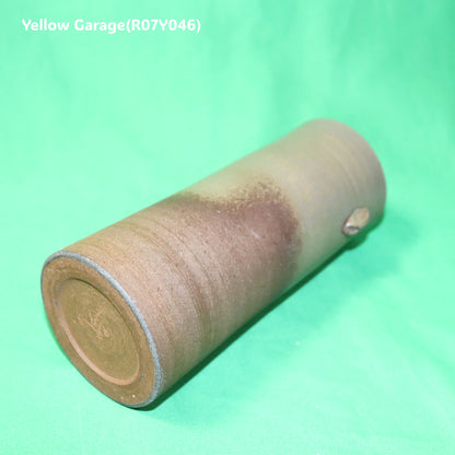 自然釉と窯変が織りなす素朴な美
備前焼の名工、亀井勝の逸品底