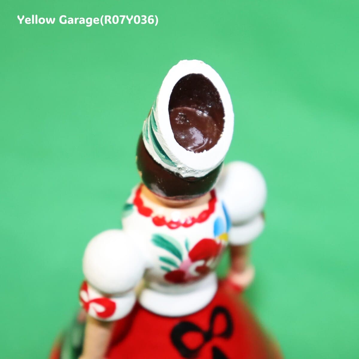 【ハンガリー製 ハンドペイント木製人形】民族衣装デザインのミニコンテナ型人形（ヴィンテージ風）