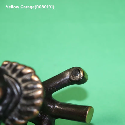 1960年代にオーストリアで制作されたWalter Bosse（ウォルター・ボッセ）によるオリジナルのビエンナブロンズ製ノーム（小人）フィギュア＿穴アップ