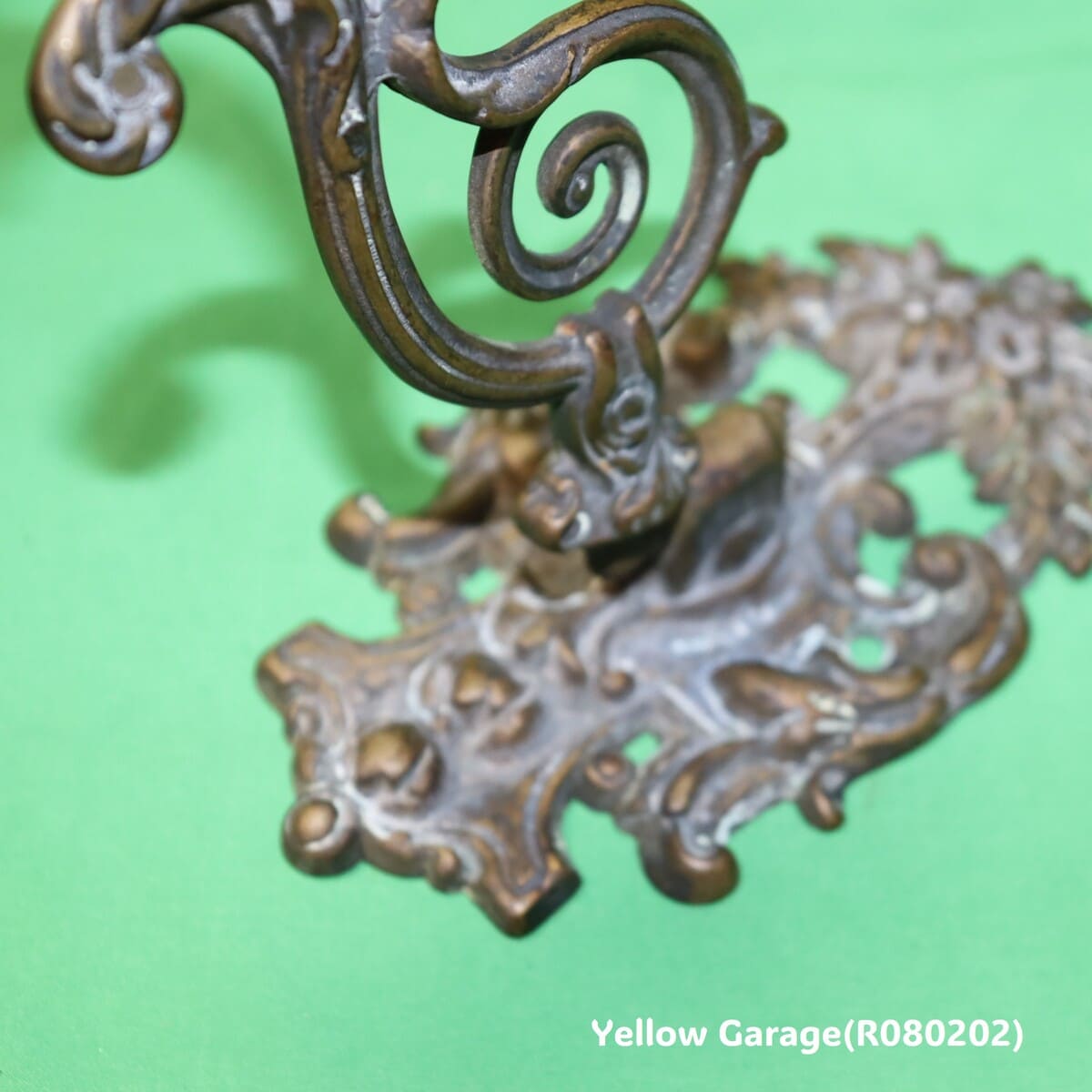 19世紀末から20世紀初頭にかけてヨーロッパ（おそらくフランスまたはイギリス）で製造されたと考えられるキャンドルスタンド＿回転部