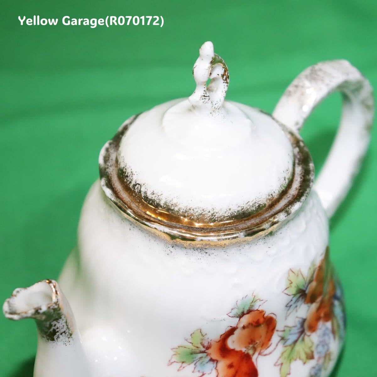 小振りなサイズが特徴のアンティーク・ティーセット＿ポット蓋アップ