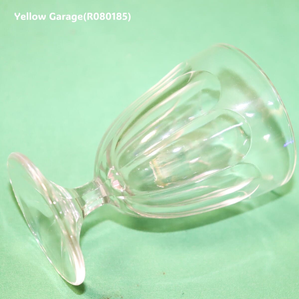 フランスの老舗ガラスメーカー「リュミナルク」によるクラシカルなデザインのワイングラス6客セット_口右上アップ