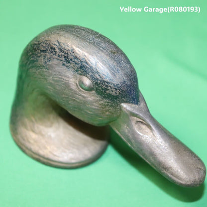 フランス・パリの老舗金物商 KIRBY, BEARD &amp; Co. によって製作されたアヒル（DUCK）をモチーフにした真鍮製ヴィンテージ・ボトルオープナー＿アップ右下
