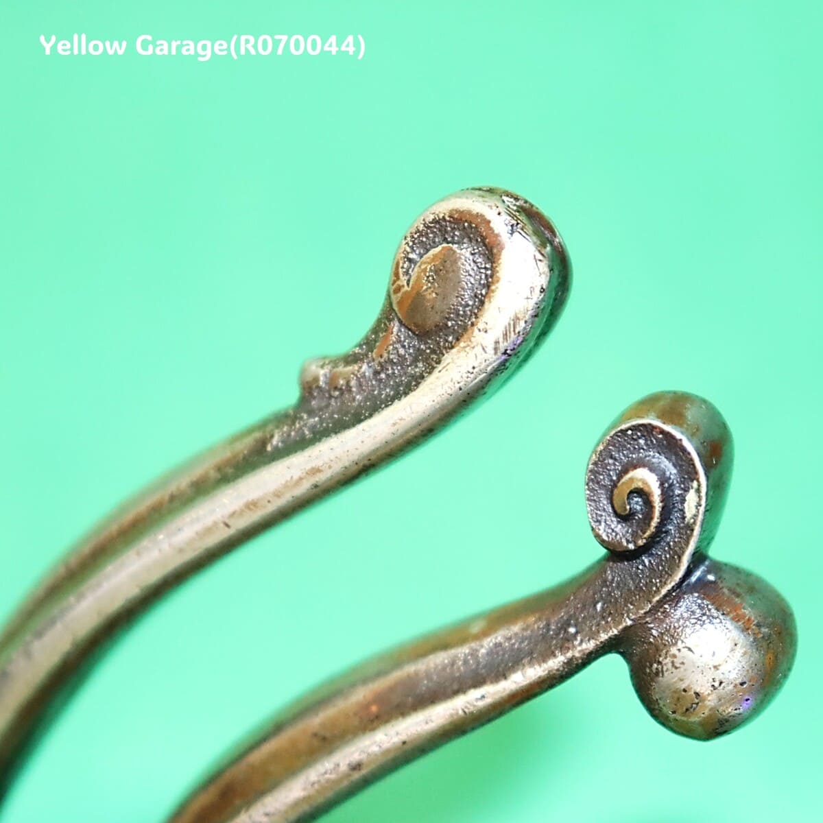 アンティーク 真鍮製ナッツクラッカー／抱擁する男女モチーフ