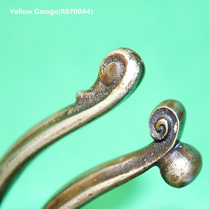 アンティーク 真鍮製ナッツクラッカー／抱擁する男女モチーフ