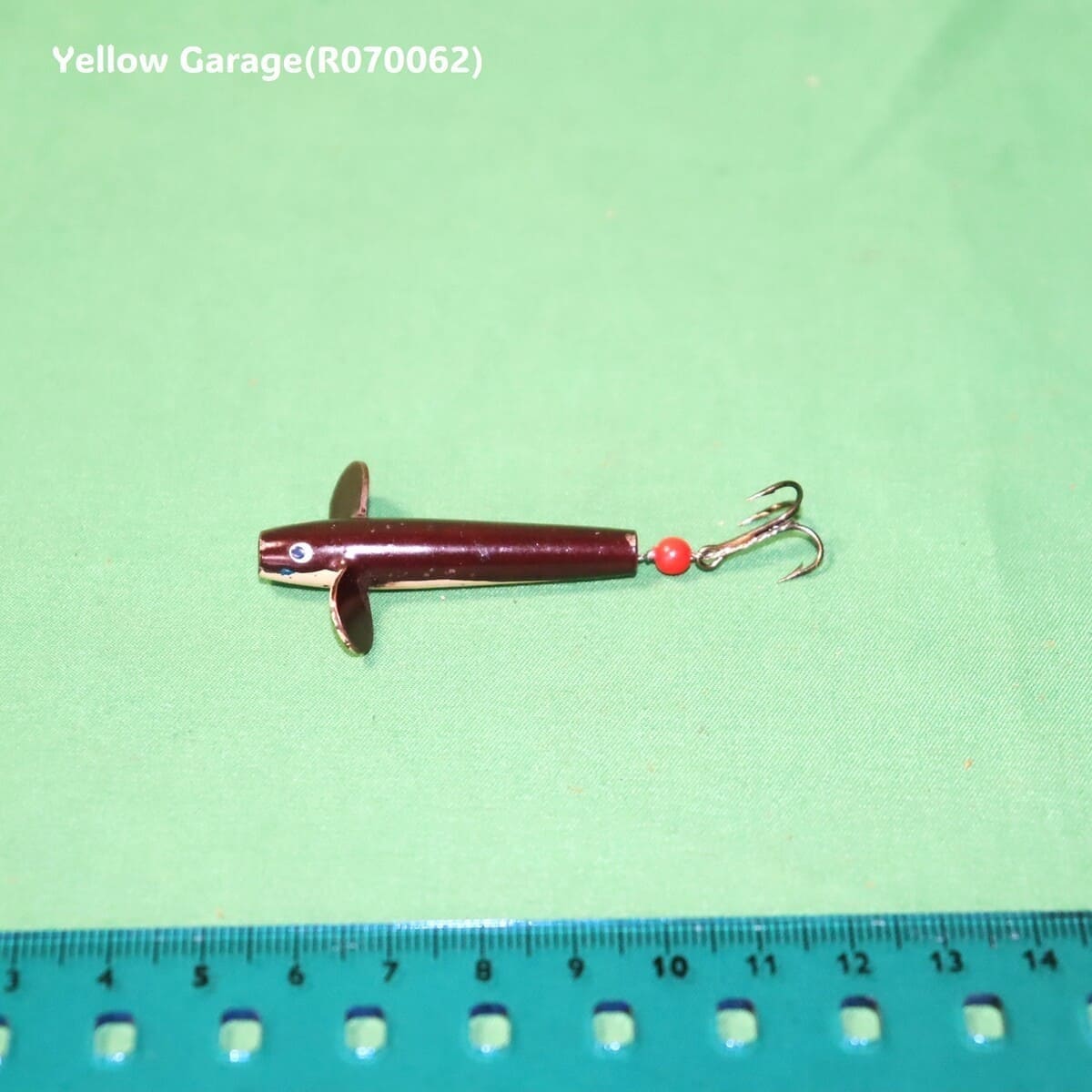 アンティーク メタルフィッシュルアー（スクリューフィン付き）スケール