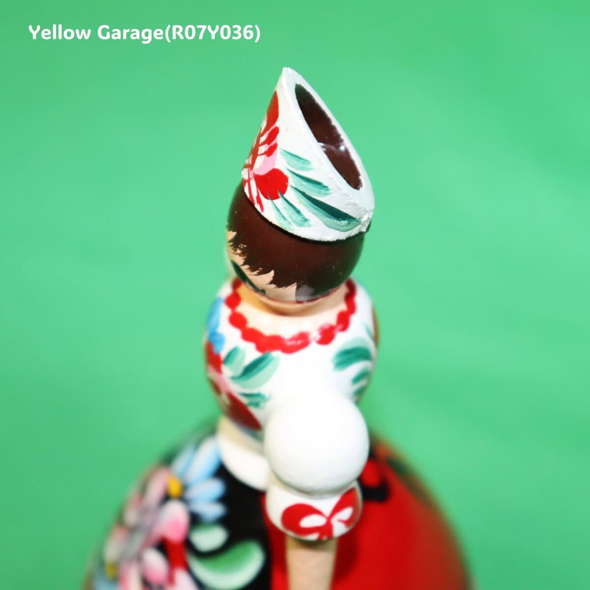 【ハンガリー製 ハンドペイント木製人形】民族衣装デザインのミニコンテナ型人形（ヴィンテージ風）