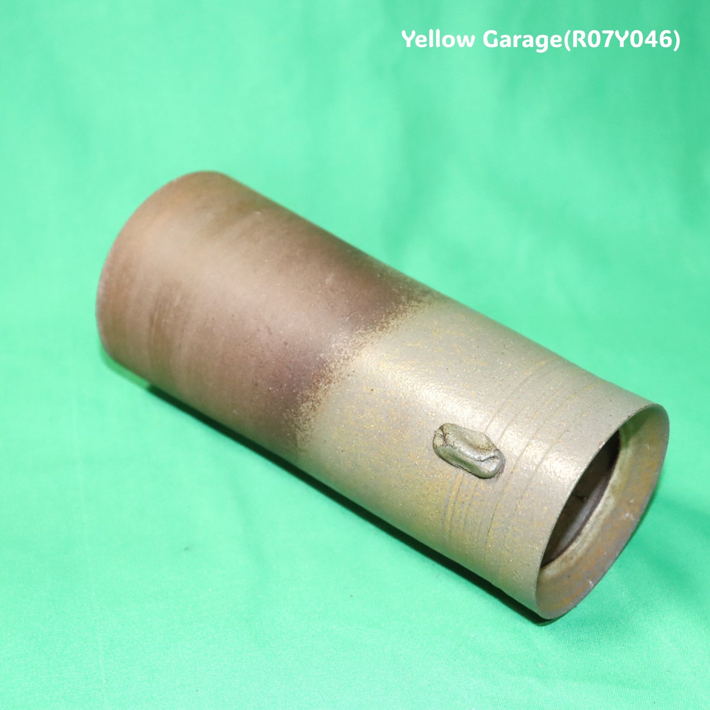 備前焼 花入れ（亀井勝 作 署名あり）高さ17cm