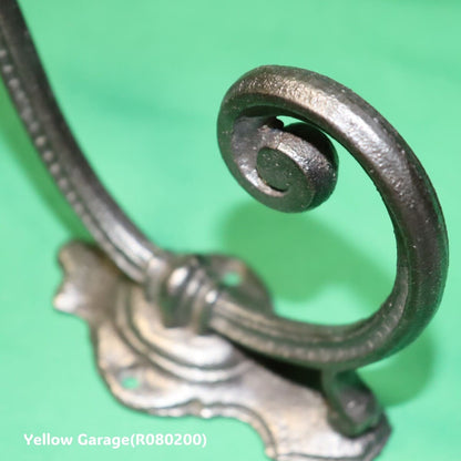 19世紀末から20世紀初頭にかけてヨーロッパの家庭玄関で実際に使われていたアンティークの壁付けフック_コート部超アップ