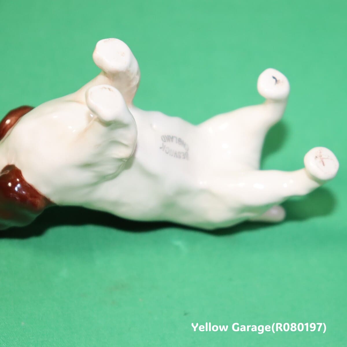 イギリスの名陶ブランド「BESWICK（ベスウィック）」製の陶器置物＿おなか
