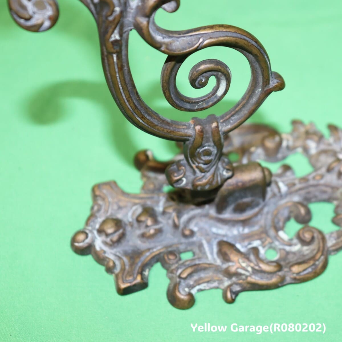 19世紀末から20世紀初頭にかけてヨーロッパ（おそらくフランスまたはイギリス）で製造されたと考えられるキャンドルスタンド＿回転部