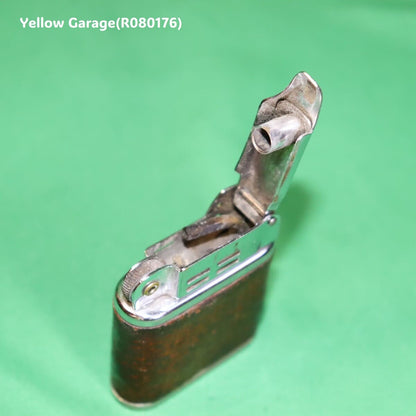 アメリカ製のヴィンテージ・オイルライター「BEATTIE JET LIGHTER＿蓋開き右下