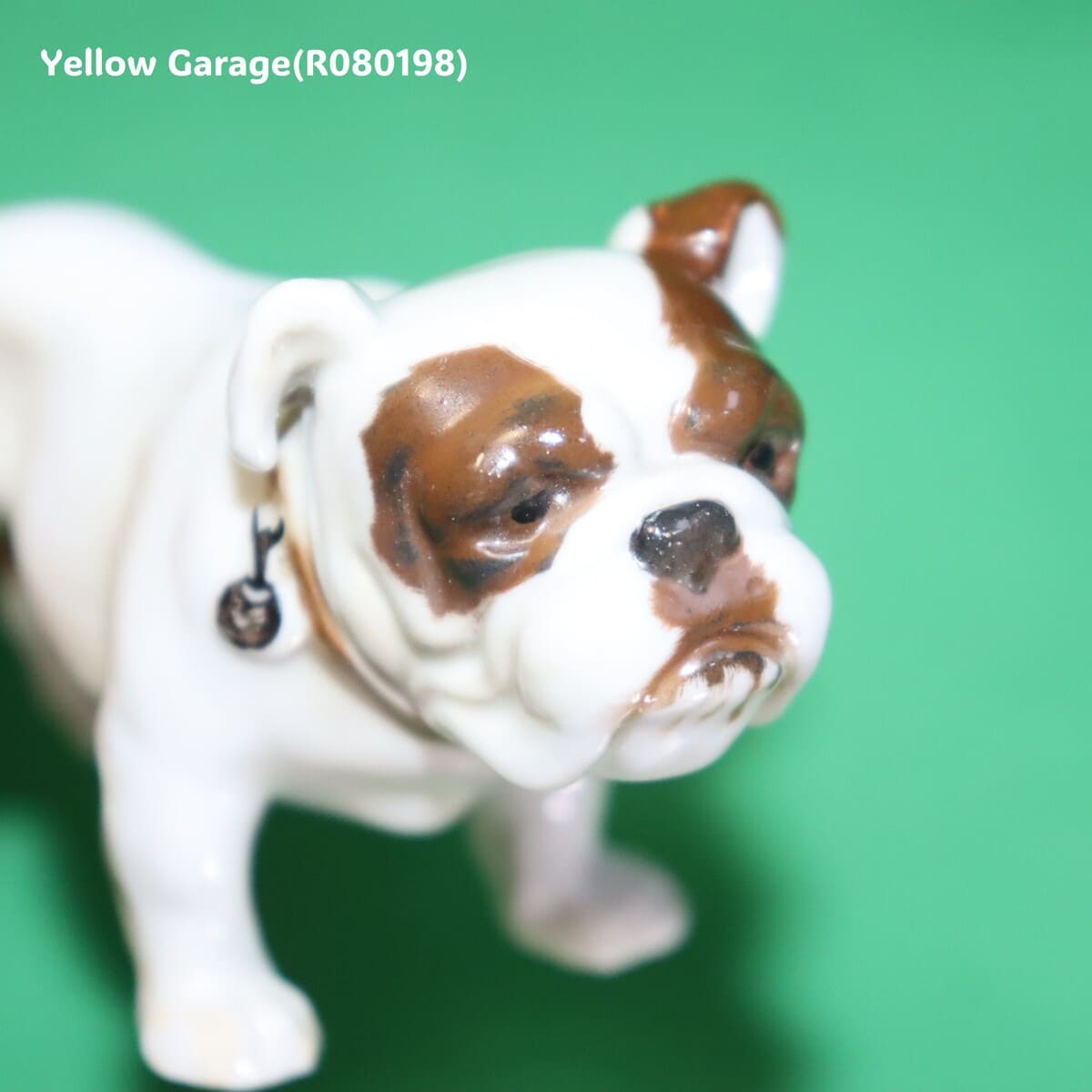 精緻な手仕事で仕上げられた陶器製ブルドッグのアンティークフィギュリン_顏あプ