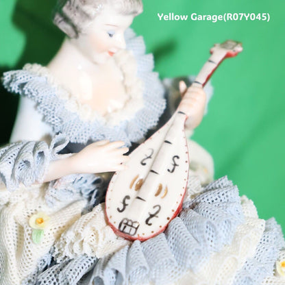 優雅なレースと繊細な造形美が映えるドイツ製アンティーク人形
時を超えて愛される、クラシカルな“Gina”モデル・アップ