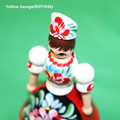 【ハンガリー製 ハンドペイント木製人形】民族衣装デザインのミニコンテナ型人形（ヴィンテージ風）