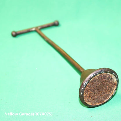 アンティーク真鍮製アクセサリスタンド（縞模様装飾）