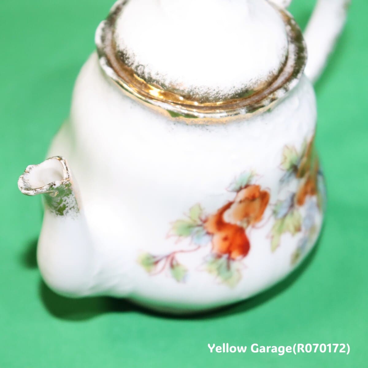 小振りなサイズが特徴のアンティーク・ティーセット＿ポット口アップ