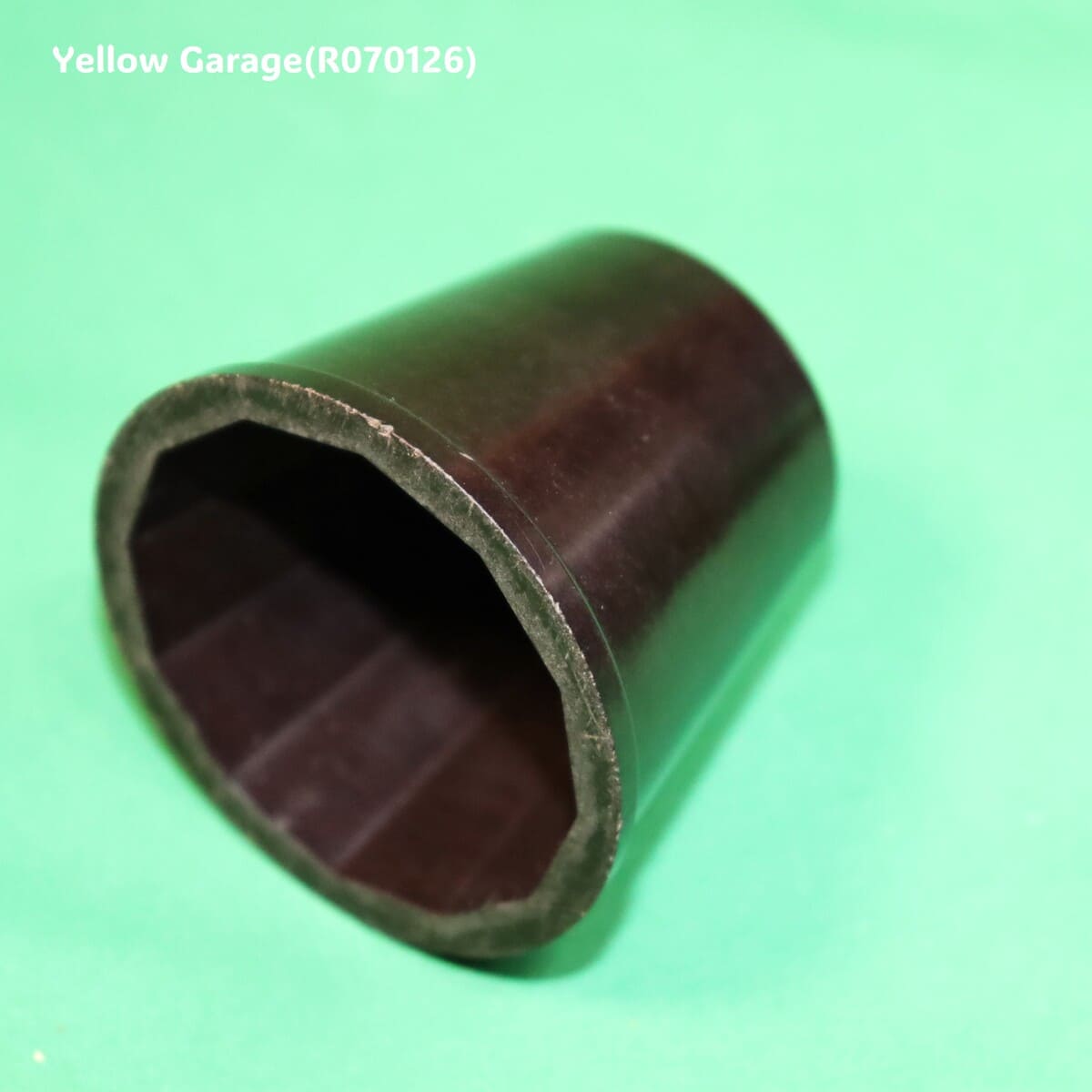 ベークライト製のチョコレートモールド＿口左下アップ