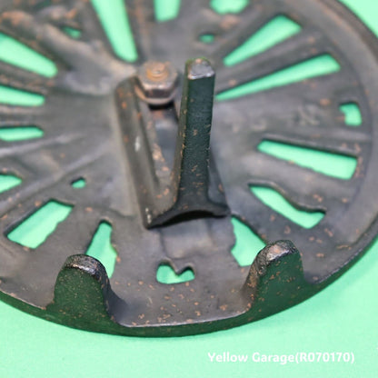 19世紀末から20世紀初頭のヨーロッパで使用されていたと考えられる鋳鉄製の暖炉アクセサリー＿足アップ