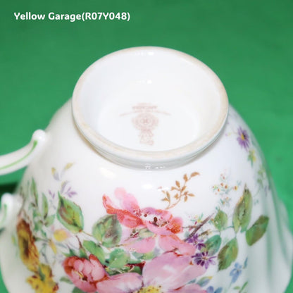 英国の庭園をそのまま閉じ込めたような、花咲くボーンチャイナ
ロイヤル・ドルトンの気品が薫る、やさしい春色のティーカップ銘