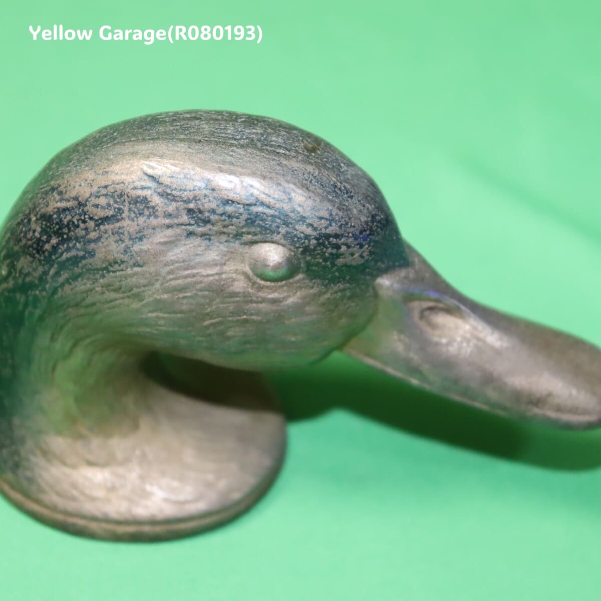 フランス・パリの老舗金物商 KIRBY, BEARD &amp; Co. によって製作されたアヒル（DUCK）をモチーフにした真鍮製ヴィンテージ・ボトルオープナー＿アップ右