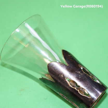 透明感のあるガラスにシルバー調の袴（はかま）を合わせた趣深いアンティークグラス4個セット_口左上アップ