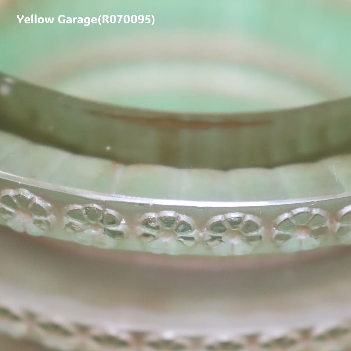 R. LALIQUE 「シェヴルーズ/Chevreuse」フラワーモチーフ厚手アールデコ・ガラスポット