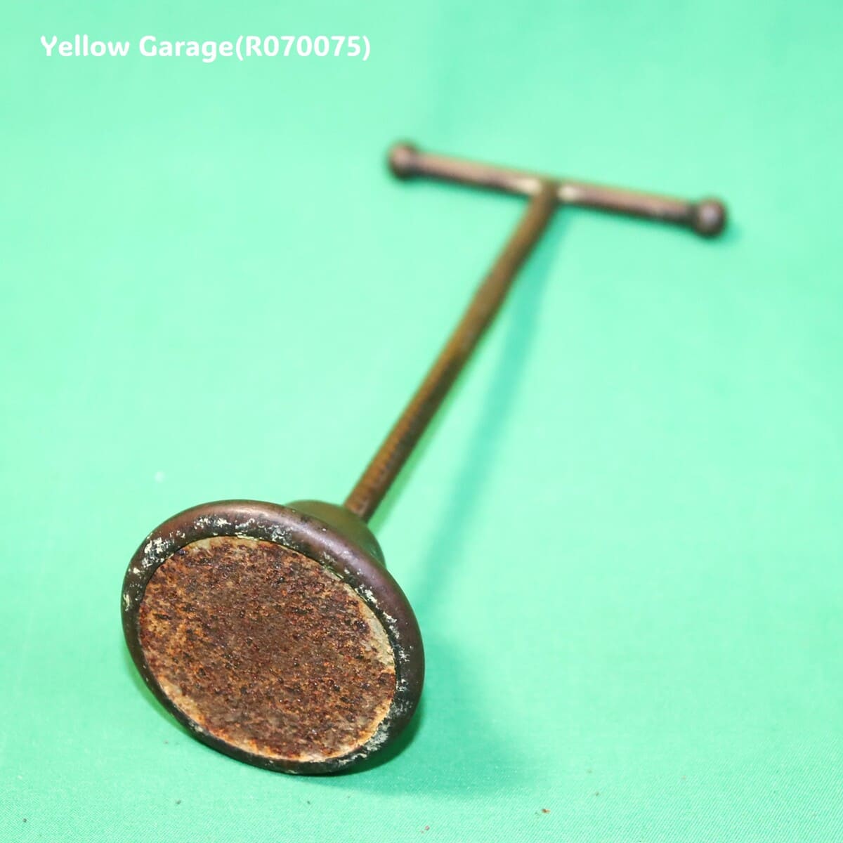 アンティーク真鍮製アクセサリスタンド（縞模様装飾）