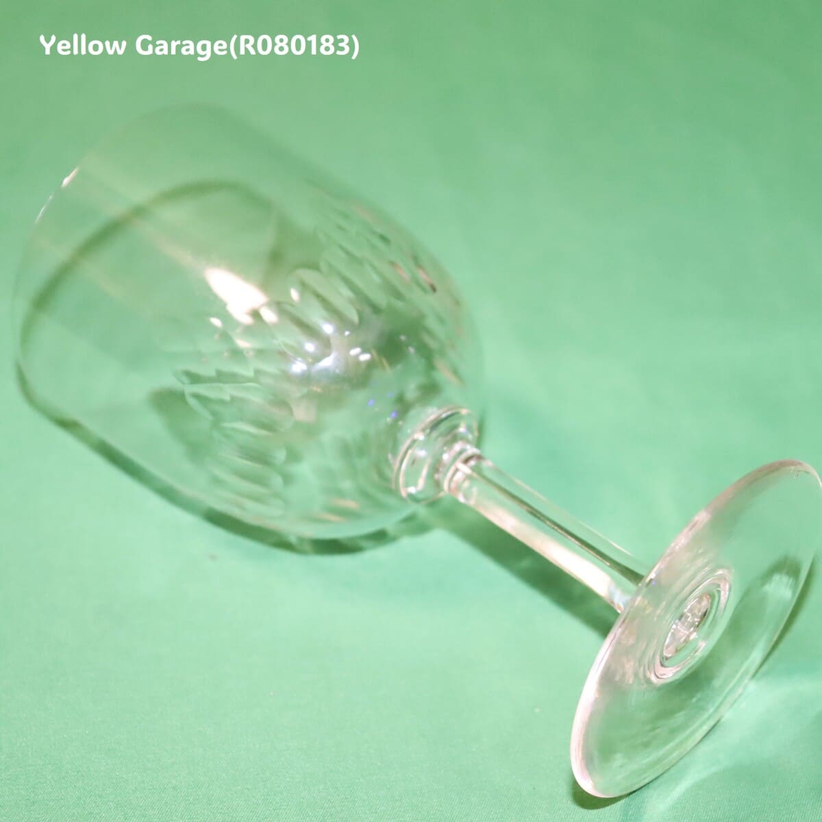 1936年以前に製造されたと考えられるオールド・バカラのワイングラス_底右下
