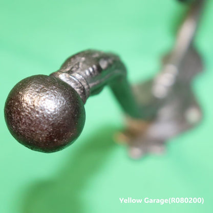 19世紀末から20世紀初頭にかけてヨーロッパの家庭玄関で実際に使われていたアンティークの壁付けフック_帽子部超アップ