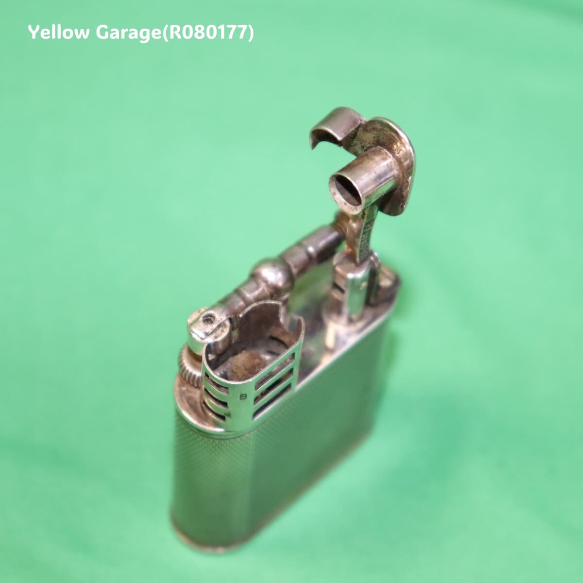 英国 Dunhill による「Dunhill Sport」オイルライター＿蓋開き左下