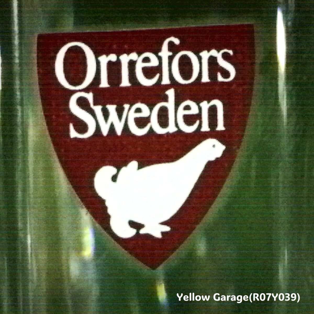 スウェーデンの光を閉じ込めた、透明な彫刻
北欧の名門 Orrefors が生んだ70周年記念のアートガラス　シール