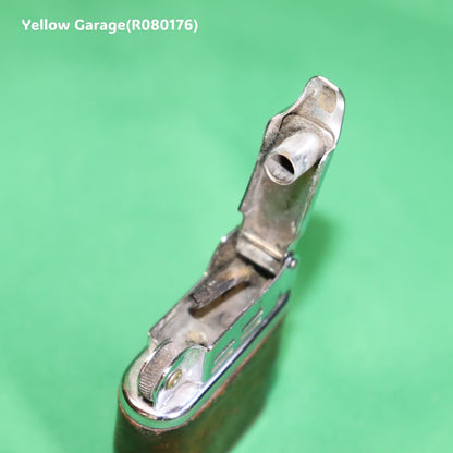 アメリカ製のヴィンテージ・オイルライター「BEATTIE JET LIGHTER＿蓋開き左下